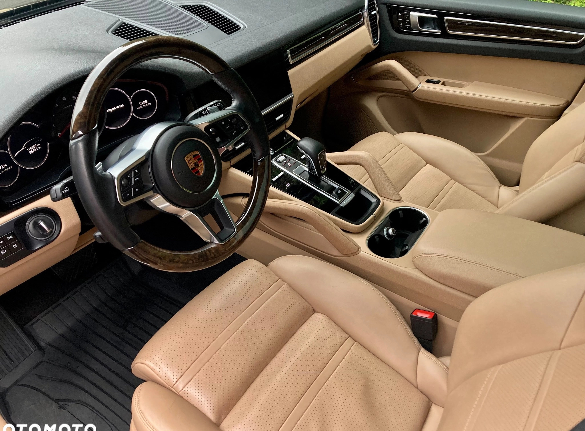 Porsche Cayenne cena 270600 przebieg: 126000, rok produkcji 2018 z Lublin małe 631